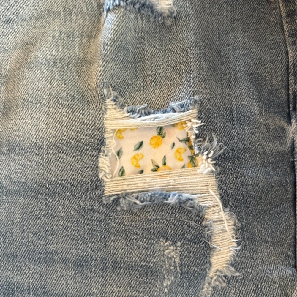 Judy Blue Light Blue Distressed Denim Shorts with Lemon Patch - Picture 3 of 4